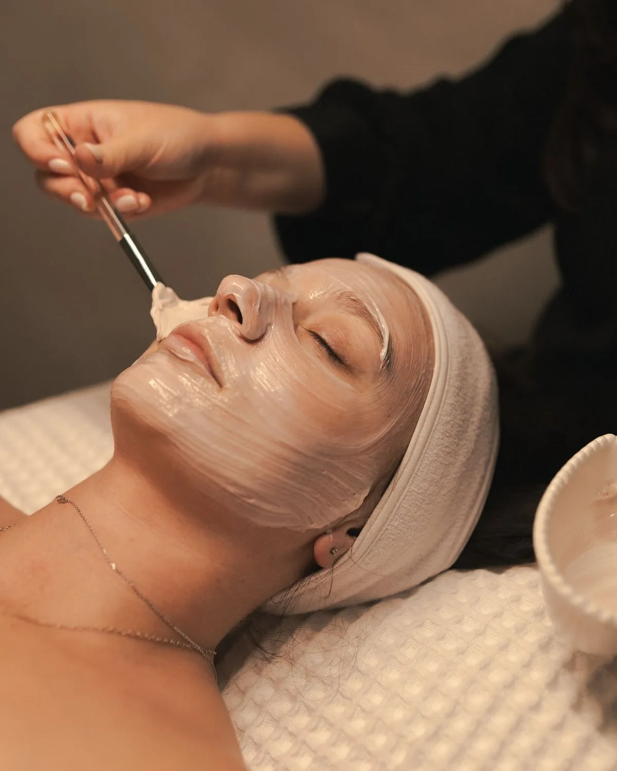 Professional facial and skin treatment in Gomti Nagar